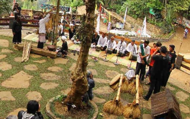 Yuk, Kenalan dengan Kampung Adat di Tanah Jawa Barat (1)