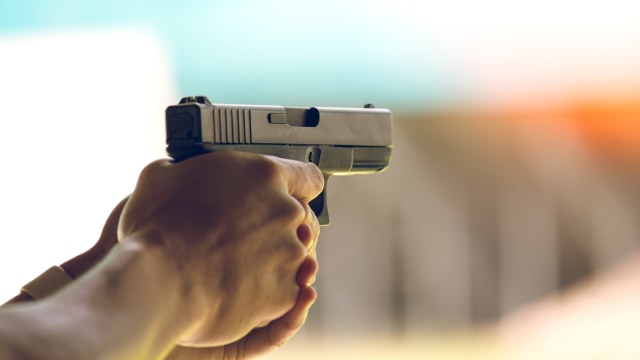 Ilustrasi pistol polisi (Foto: Thinkstock)