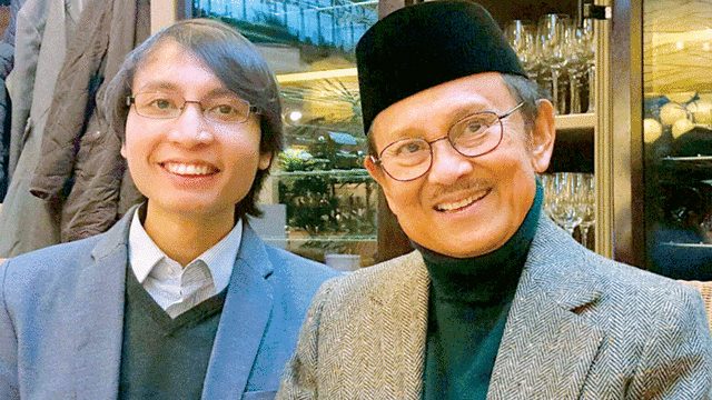 Dwi Hartanto dan B.J. Habibie. (Foto: Dok. Pribadi Dwi Hartanto)