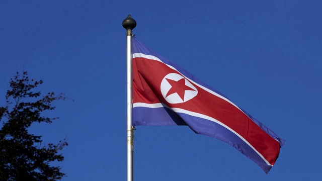 Bendera Korea Utara. Foto: Reuters/Denis Balibouse