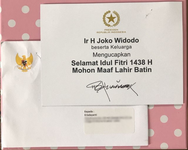 Krisdayanti dapat kartu lebaran dari Jokowi. (Foto: Dok. Krisdayanti)