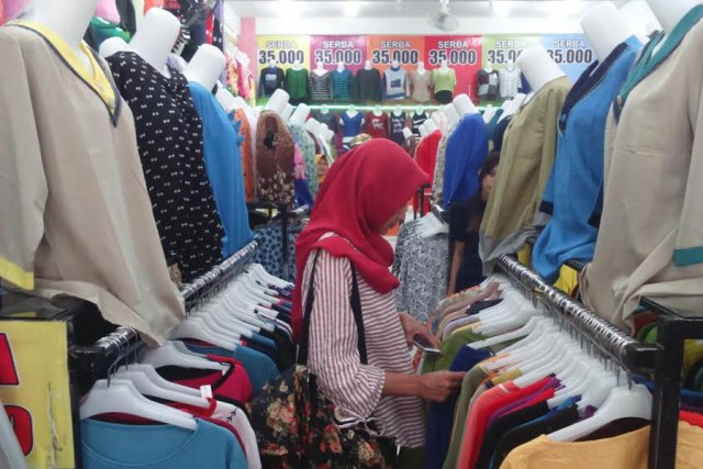 Baju Serba 35 ribu, Laris Manis Hingga Pasca Lebaran | kumparan.com