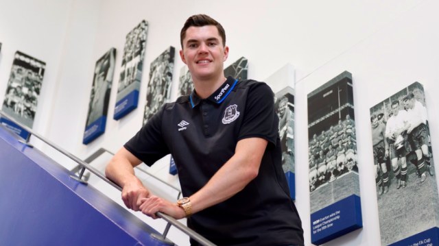 Keane kala diperkenalkan Everton. (Foto: Twitter @Everton)