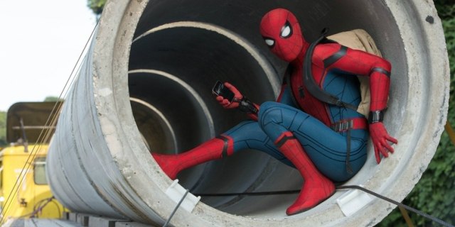 Peter Parker dengan kostum buatan Tony Stark (Foto: Marvel/Sony Pictures)