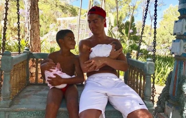 Ronaldo pamer dua anak barunya di media sosial