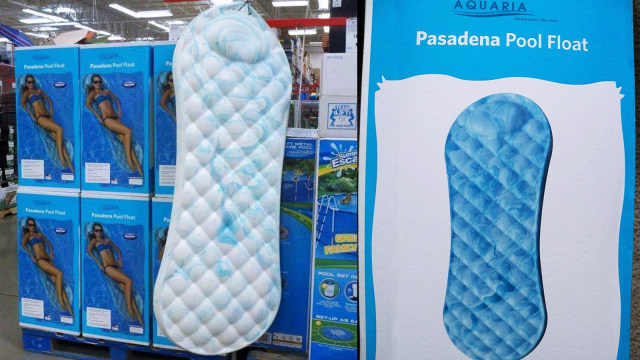 Pasadena Pool Float. (Foto: Dok. amazon.com & @jilliandavid)