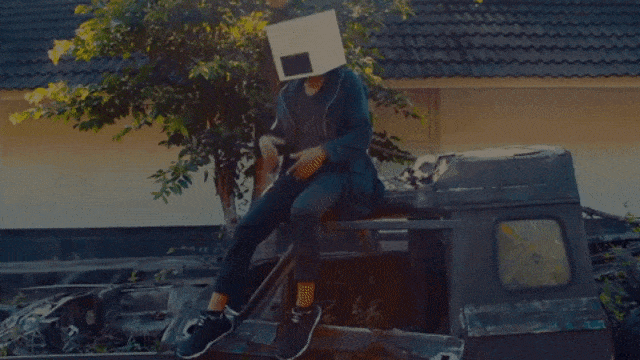 Mr. Headbox dalam video klip 'Young' (Foto: Youtube/Mr. Headboxmusic)