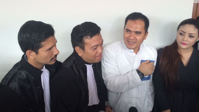 Saipul Jamil dan mantan pacar di persidangan (Foto: Dok. Istimewa)