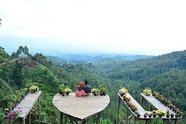 Bukit Bulu Coban Rais Batu, Rekomendasi Spot Baru untuk Kamu yang Senang Difoto