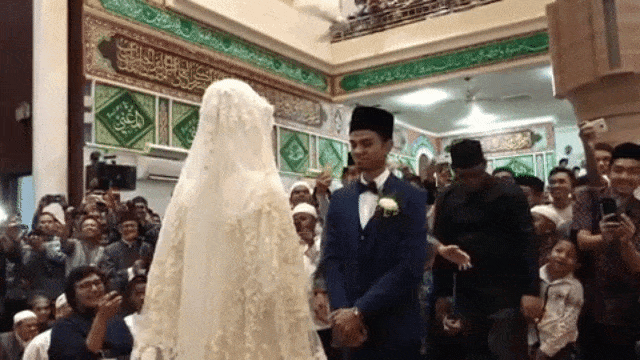 Momen ketika salim saat pernikahan (Foto: Instagram/@alvin_411)