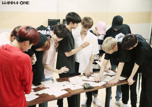 Wanna One Umumkan "Wannable" Sebagai Nama Fandom Mereka