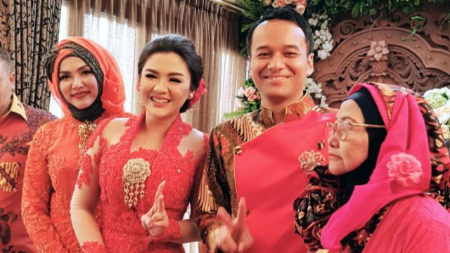 Suasana lamaran Vicky Shu (Foto: Instastory mikeethan1)