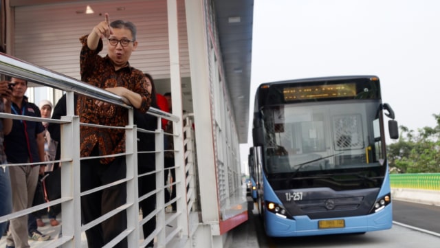 Jalan Layang Koridor 13 khusus buat Transjakarta. Foto: Fanny Kusumawardhani/kumparan