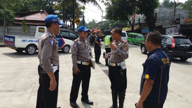 Olah TKP Kecelakaan Truk Pasir di Bogor. (Foto: Dok. Polres Bogor)