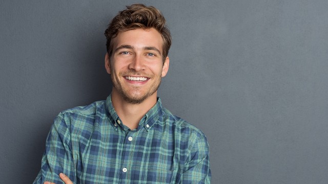 Senyum pria mampu pikat hati wanita (Foto: Thinkstock)