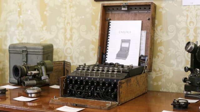 Mesin Wehrmacht Enigma I Jerman. (Foto: REUTERS/Octav Ganea)