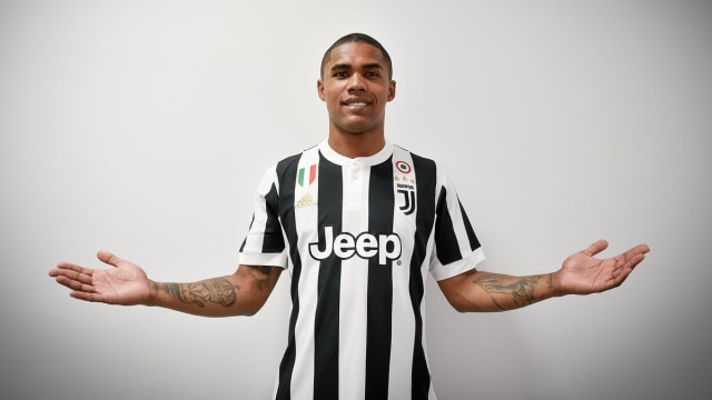Douglas Costa dengan kostum Juventus. (Foto: Twitter/Juventus FC)