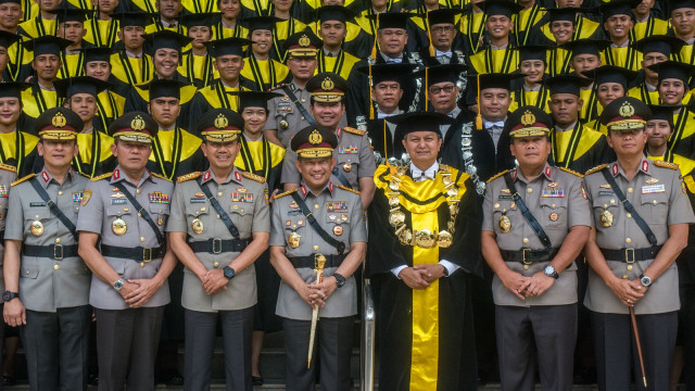 Kapolri dan Rycko di Wisuda Akpol (Foto: Antara/Aji Styawan)