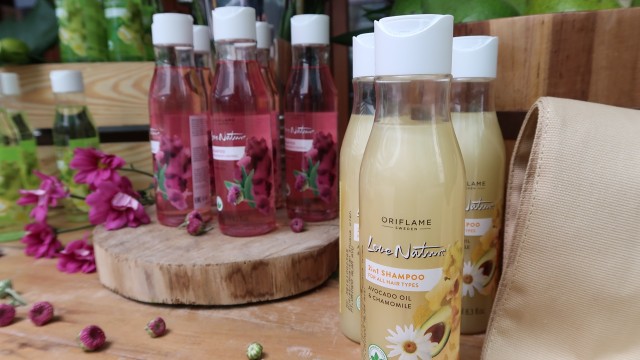 Sampo berbahan dasar alpukat Oriflame (Foto: Intan Kemala Sari/kumparan)