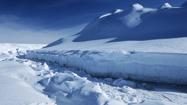 Gunung es di Antartika. (Foto: Thinkstock)