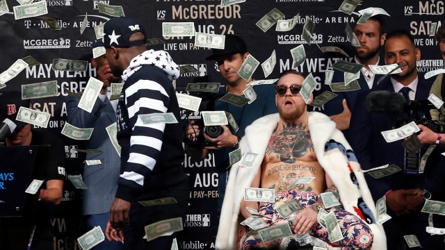 Mayweather "sawer" McGregor. (Foto: REUTERS/Noah K. Murray)