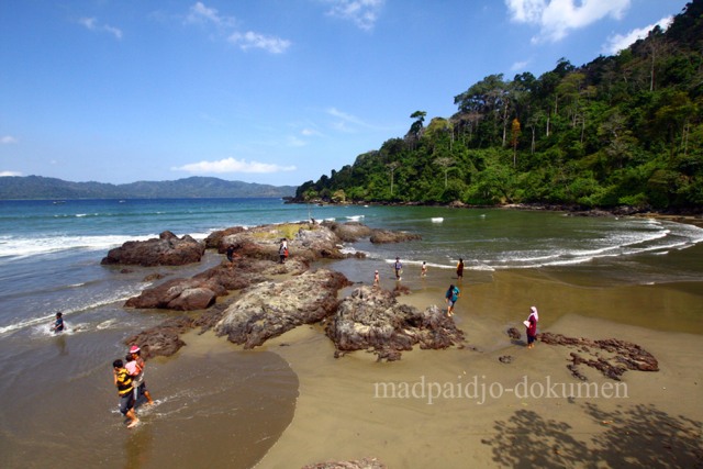 Pantai Rajegwesi: Cantik Tapi Tak Dilirik