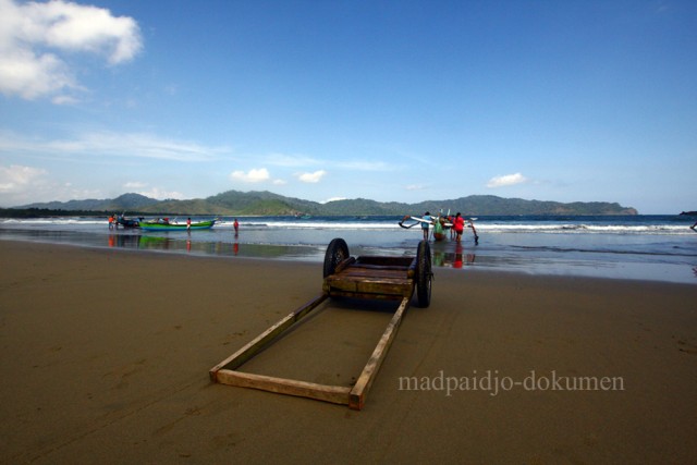 Pantai Rajegwesi: Cantik Tapi Tak Dilirik (2)