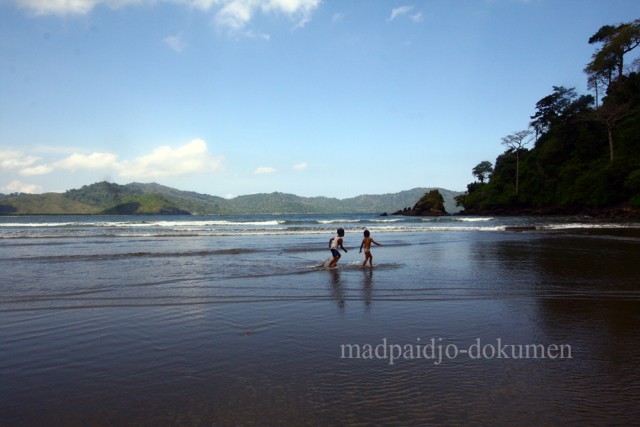 Pantai Rajegwesi: Cantik Tapi Tak Dilirik (1)