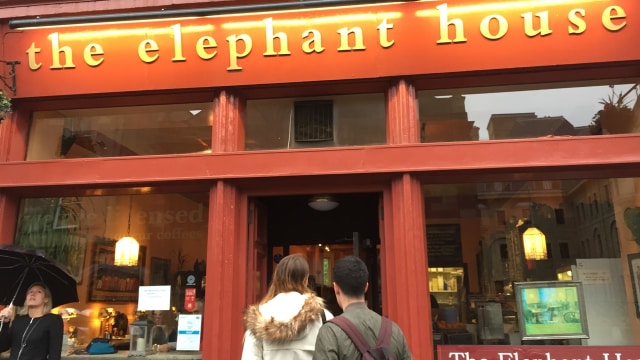 The Elephant House (Foto: Maria Sattwika/kumparan)