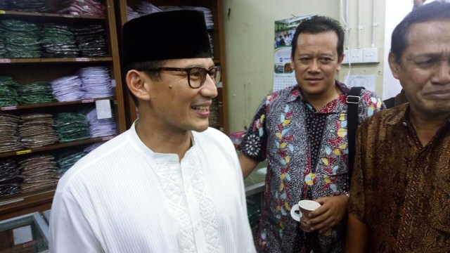 Sandi resmikan OK OCE Mart di Rawamangun. (Foto: Johanes Hutabarat/kumparan)
