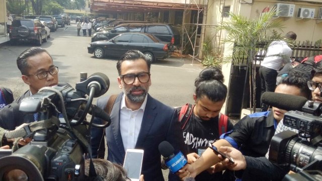 Jeremy Thomas dan kuasa hukum (Foto: Aria Pradana/kumparan)