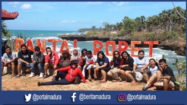 Buah Siwalan dan Legen Manjakan Pengunjung Wisata Pantai Ropet Sumenep