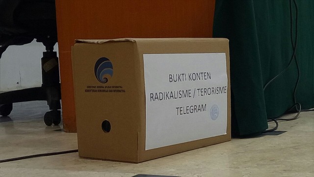 Bukti konten radikal di Telegram. (Foto: Jofie Yordan/kumparan)