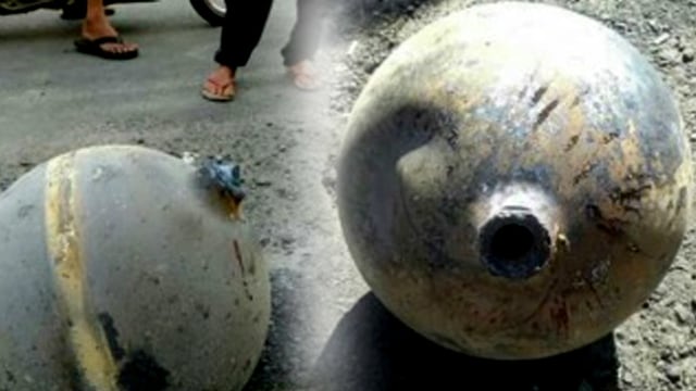 Benda asing yang jatuh dari langit (Foto: tribratanewsagam.com)