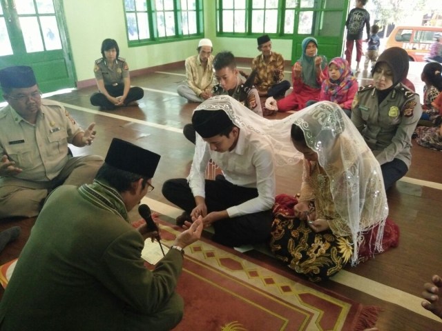 Tahanan Curanmor Menikah Di Masjid Polres Kuningan