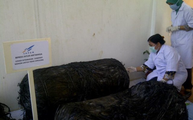 Sampah luar angkasa di Sumenep. (Foto: LAPAN)