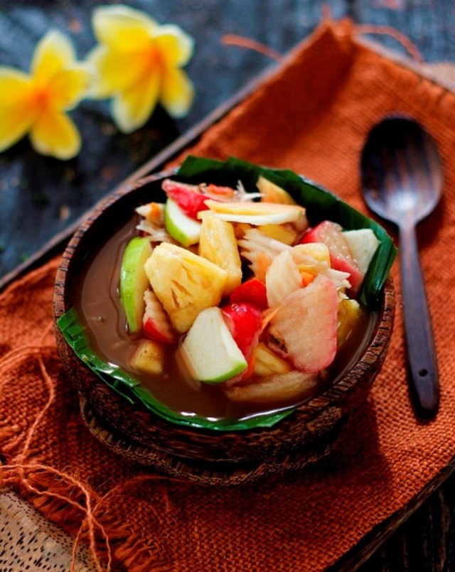 Kuliner Nusantara: Rujak Kuah Pindang Khas Bali