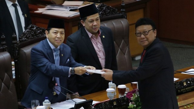 Mendagri Tjahjo Kumolo di Paripurna DPR (Foto: Fanny Kusumawardhani/kumparan)