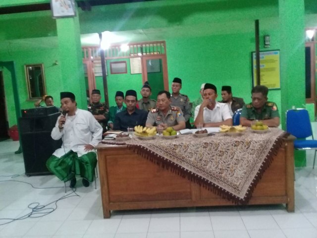 Kapolsek Wonoayu Redam dan Negosiasi Warga Tentang Penolakan Didirikannya Sekolah
