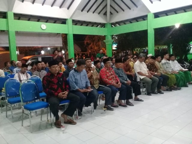 Kapolsek Wonoayu Redam dan Negosiasi Warga Tentang Penolakan Didirikannya Sekolah (1)