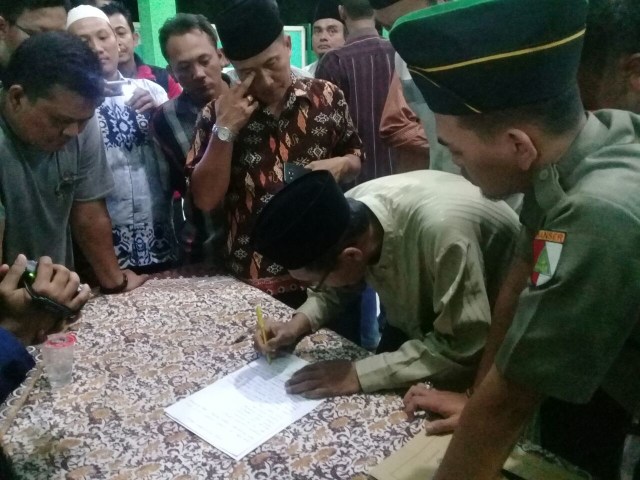 Kapolsek Wonoayu Redam dan Negosiasi Warga Tentang Penolakan Didirikannya Sekolah (2)