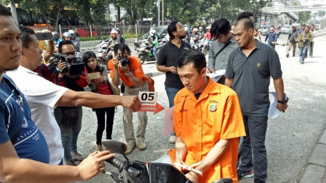 Rekonstruksi perampokan Davidson (Foto: Ferio Pristiawan/kumparan)