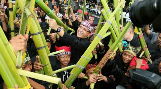 Hidupkan Kembali Permainan Tradisional, Pemkab Banyuwangi Gelar Festival Memengan