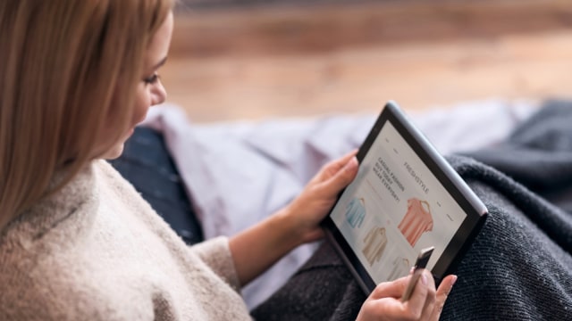 Ilustrasi menjual barang preloved online. (Foto: Thinkstock)