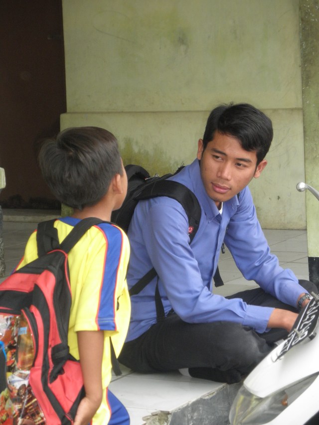 MENGAJARI ANAK-ANAK UNTUK MENYELESAIKAN KONFLIK