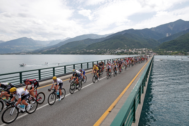 Suasana balapan Tour de France. (Foto: Reuters/Benoit Tissier)
