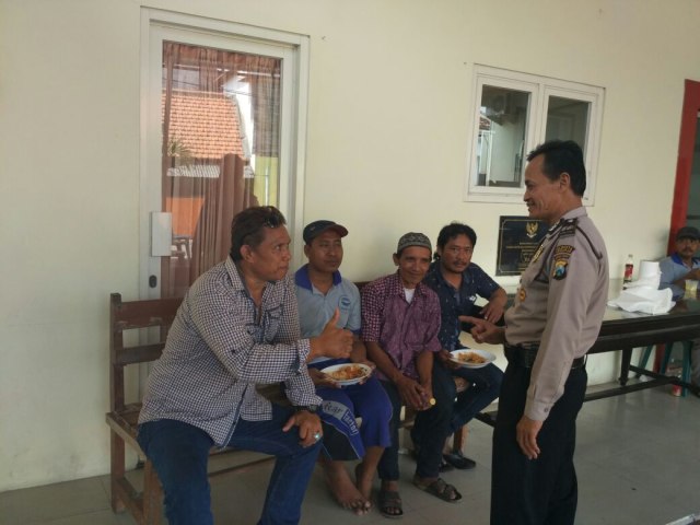 Inilah Kedekatan Bhabinkamtibmas Polsek Sidoarjo Kota Polres Sidoarjo Dengan Warganya