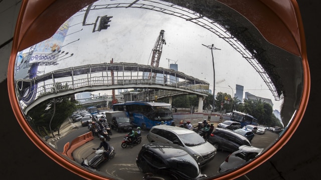 Rekayasa Lalu Lintas di Kuningan (Foto: ANTARA/Galih Pradipta)