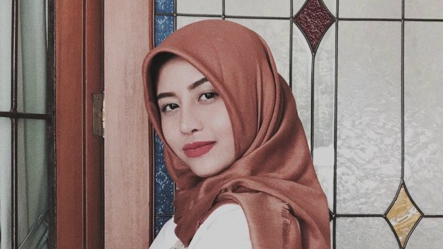 Awkarin berhijab (Foto: Instagram @awkarin)