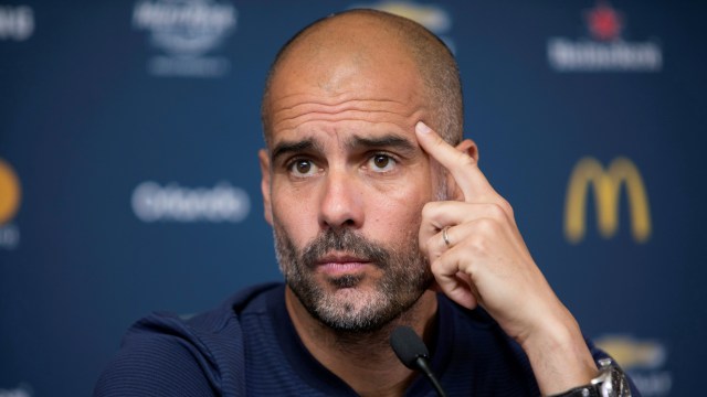 Karena Pep butuh kesempurnaan. Foto: Reuters/Daniel Kramer